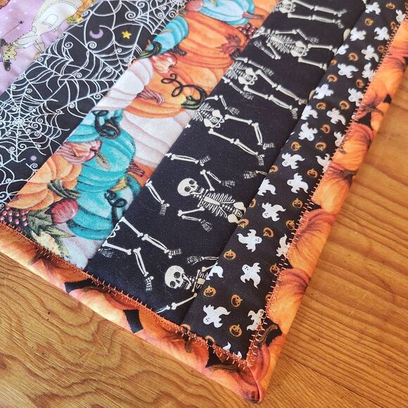VTG HANDMADE HALLOWEEN PLACEMATS SET 4 QUILTED KITCHEN TABLE DECOR PADDED EUC - Picture 3 of 6
